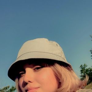 Meet your Posher, Carmen